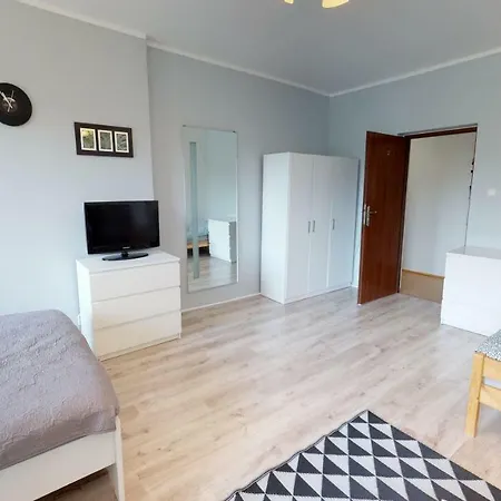 Проживание в семье New Whitehouse