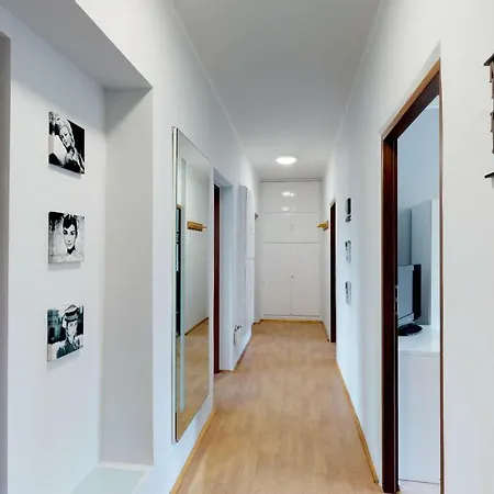 Проживание в семье New Whitehouse Гданьск